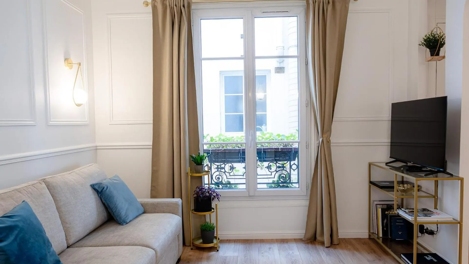 Entire Apartment Central Paris, 3Rd Floor With Elevator 0*, Paris France