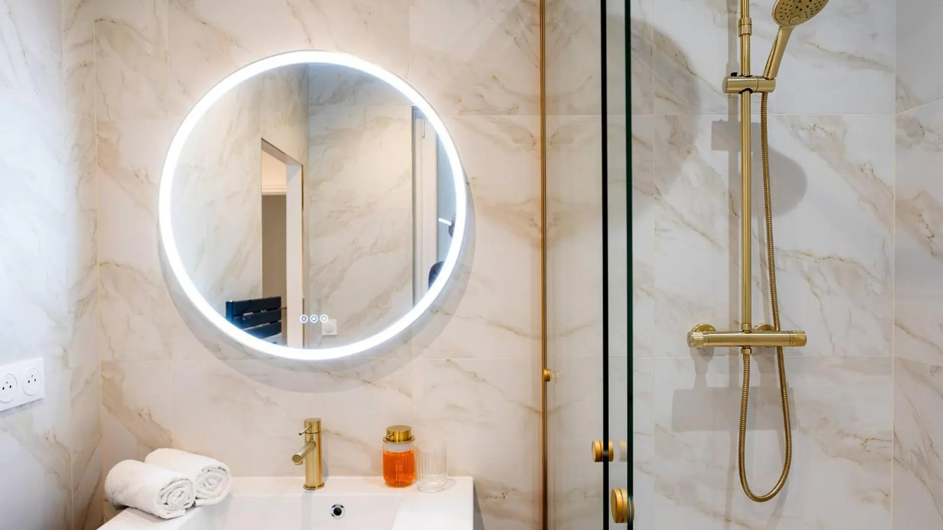 Entire Apartment Central Paris, 3Rd Floor With Elevator  Paris